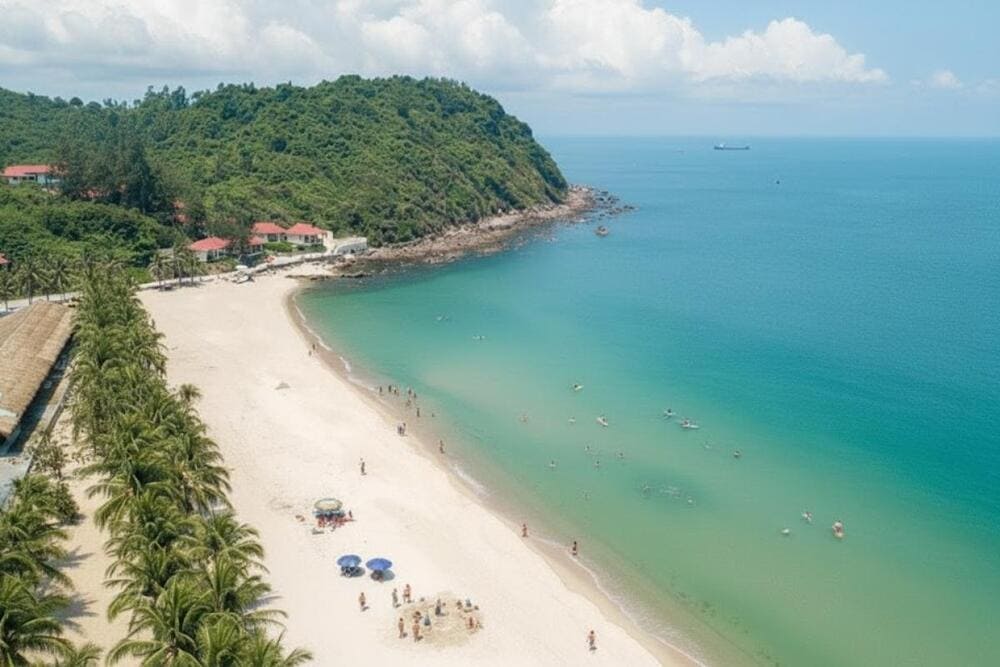 B&atilde;i biển Ti&ecirc;n Sa - một điểm đến b&igrave;nh y&ecirc;n cho bạn nghỉ ngơi, thư gi&atilde;n.